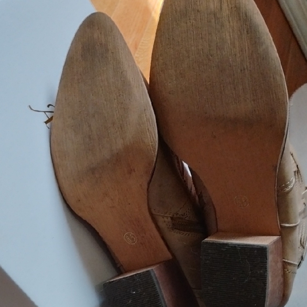 A Rider Girl Tan Ankle Booties - Picture 5 of 7